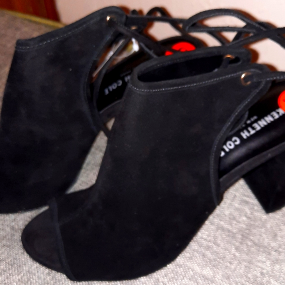 Kenneth Cole Black Open toe shoe size 9 1/2